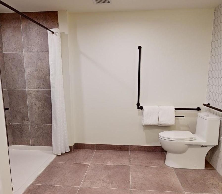 Hotel Steveston Waterfront 5*