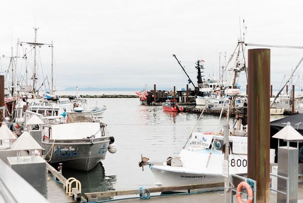 Hotel Steveston Waterfront 5*